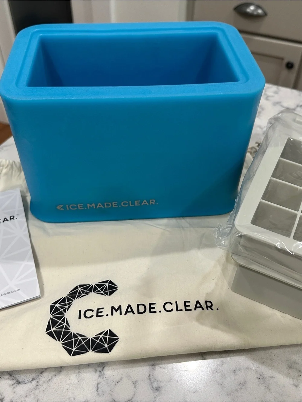 ICE.MADE.CLEAR Blue Silicone Ice Mold Tray with Cream Lid
